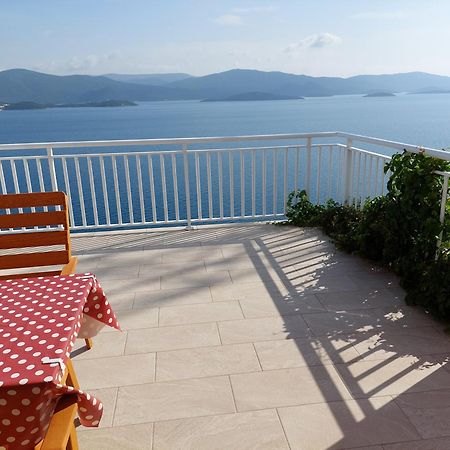 Bella Vista Apartment Komarna Bagian luar foto