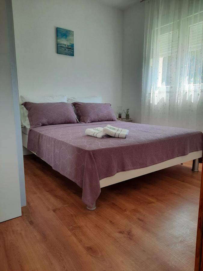 Bella Vista Apartment Komarna Bagian luar foto