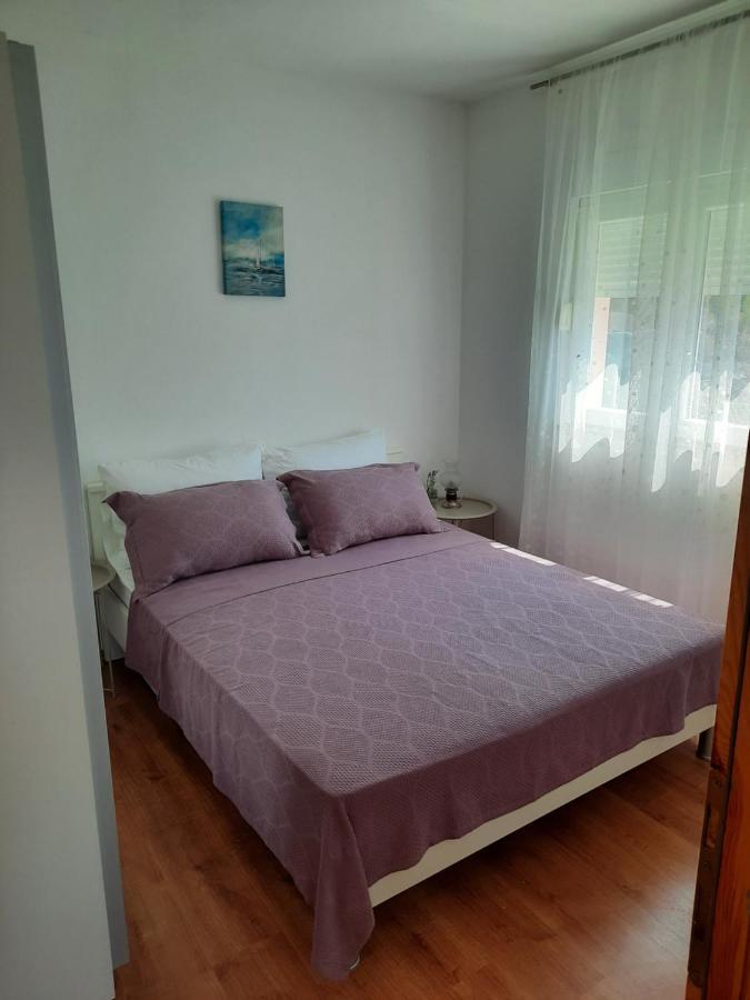 Bella Vista Apartment Komarna Bagian luar foto