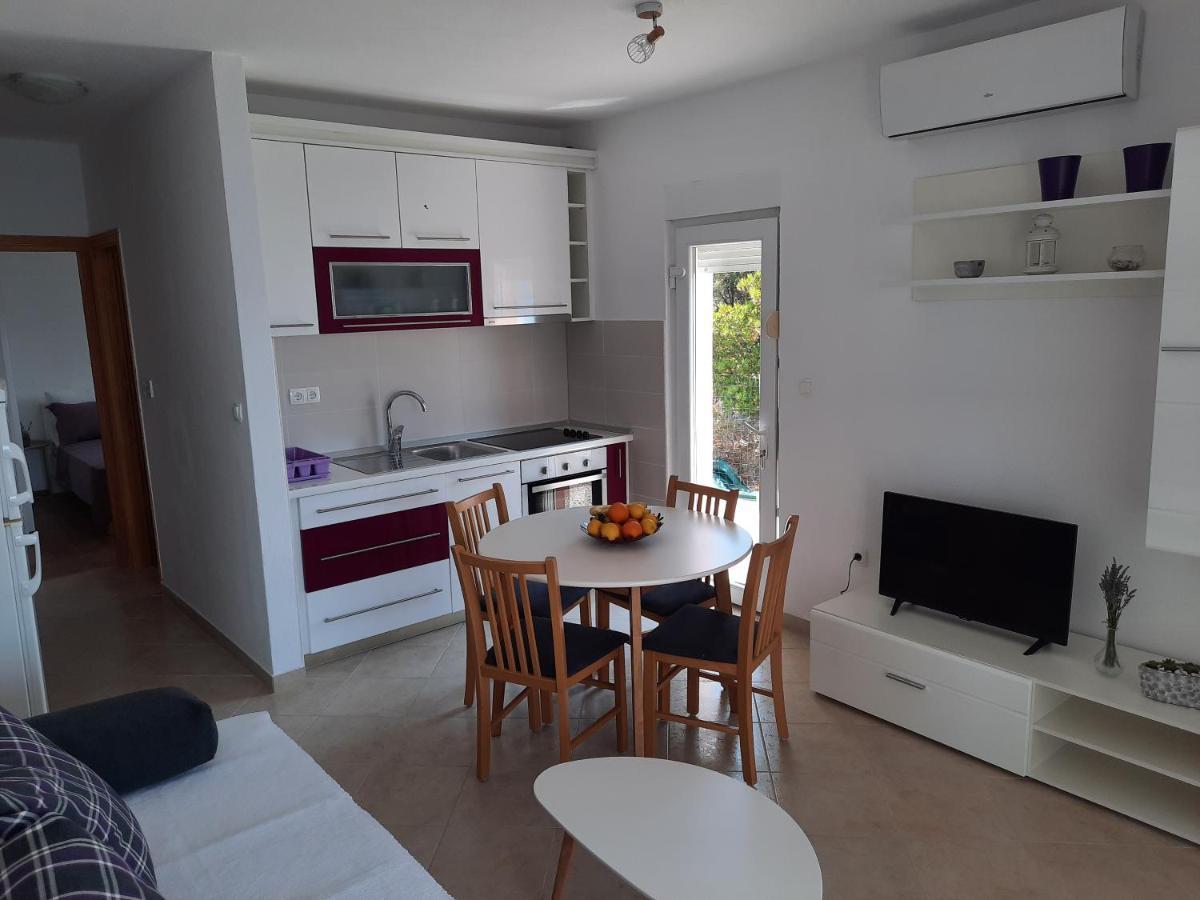 Bella Vista Apartment Komarna Bagian luar foto