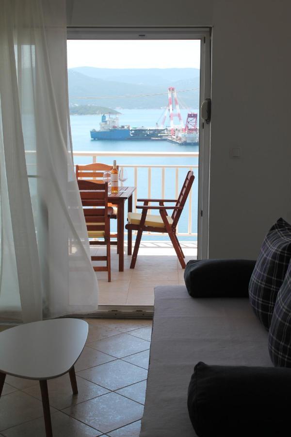Bella Vista Apartment Komarna Bagian luar foto