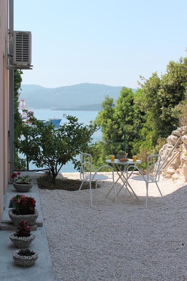Bella Vista Apartment Komarna Bagian luar foto