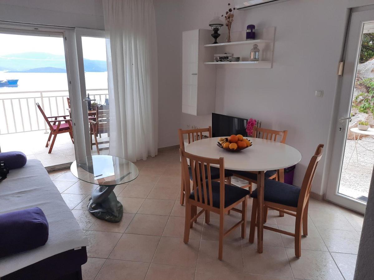 Bella Vista Apartment Komarna Bagian luar foto