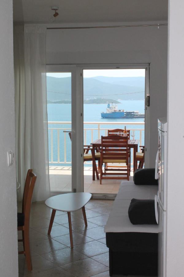 Bella Vista Apartment Komarna Bagian luar foto