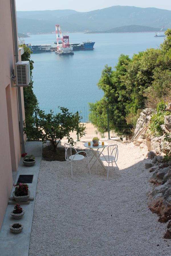 Bella Vista Apartment Komarna Bagian luar foto
