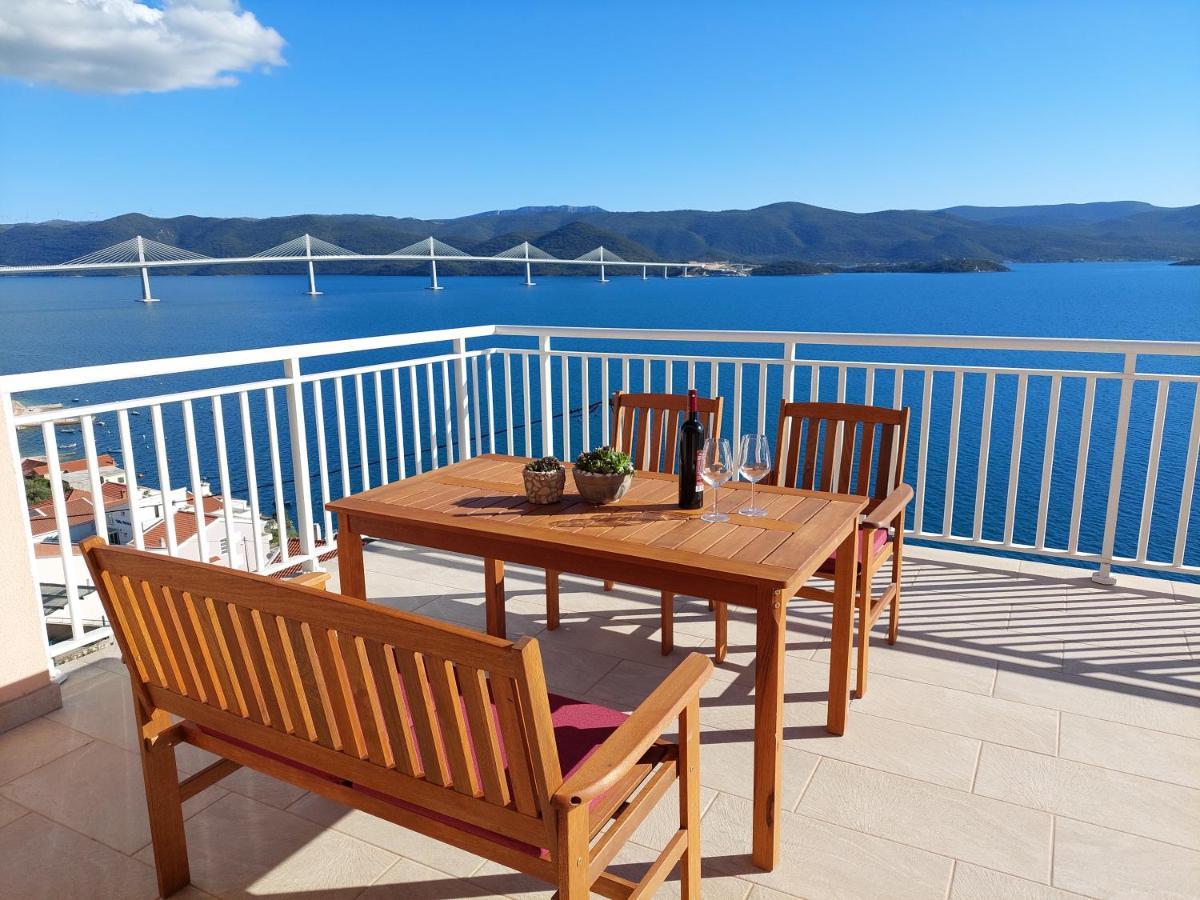 Bella Vista Apartment Komarna Bagian luar foto