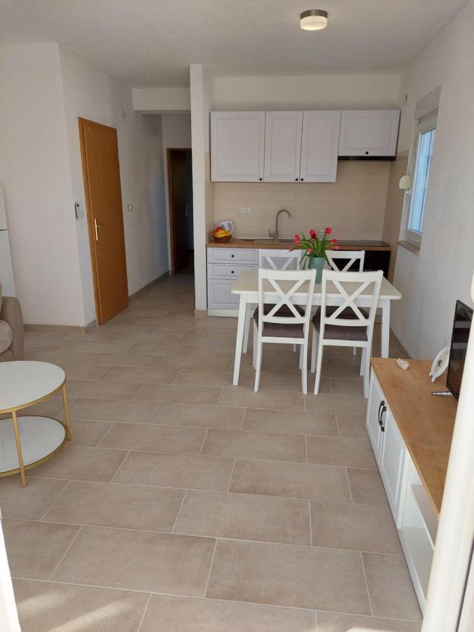 Bella Vista Apartment Komarna Bagian luar foto