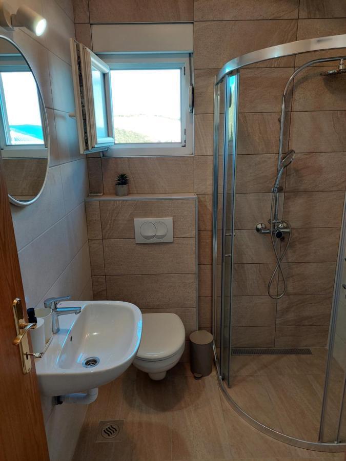 Bella Vista Apartment Komarna Bagian luar foto