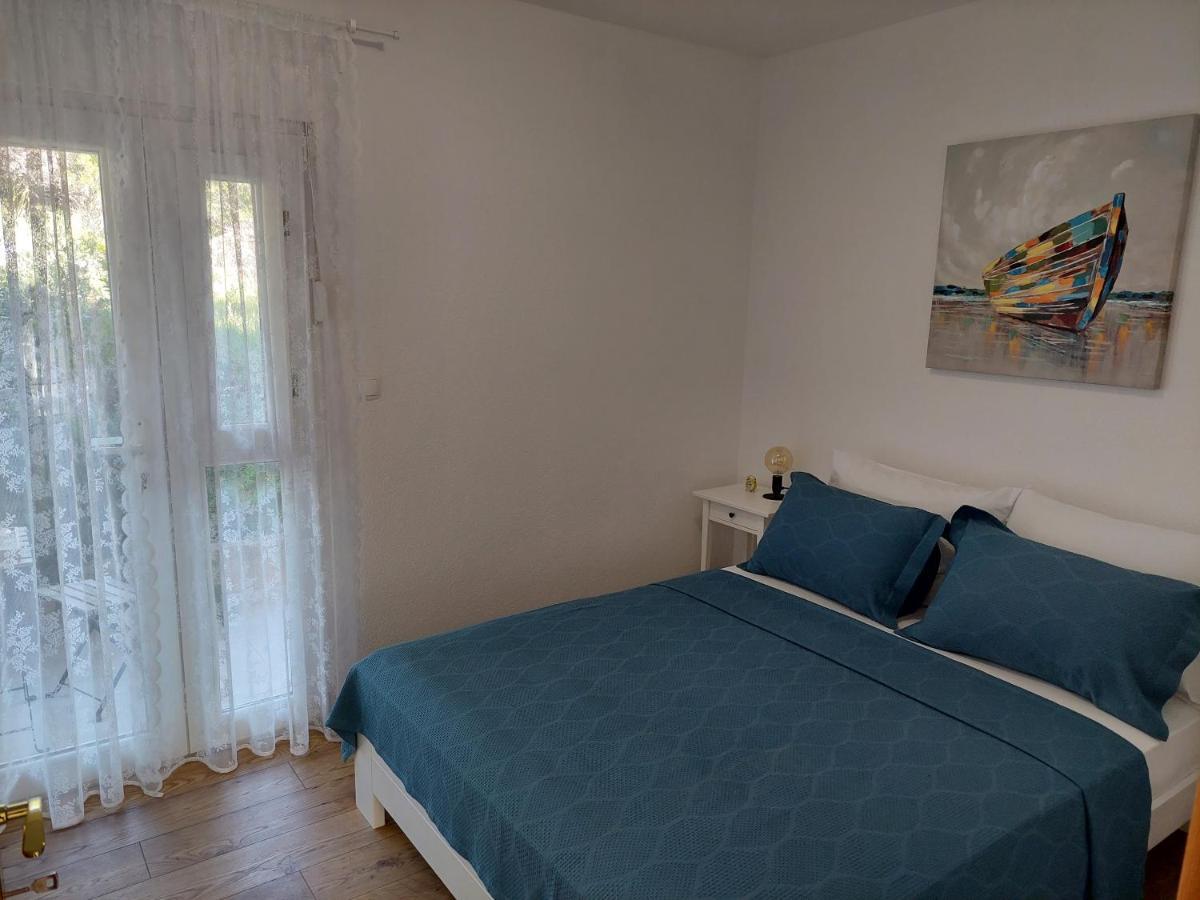 Bella Vista Apartment Komarna Bagian luar foto