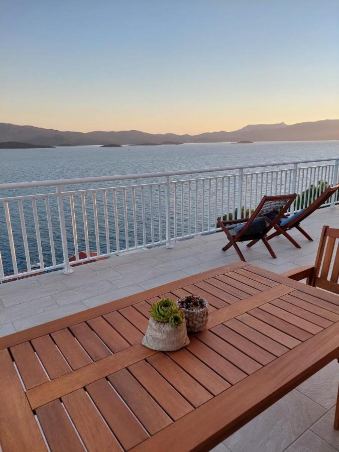 Bella Vista Apartment Komarna Bagian luar foto